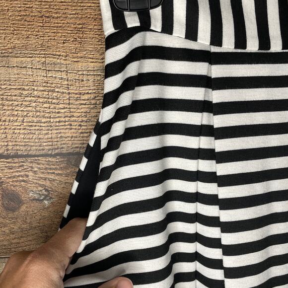 WAYF Pleated Midi Skirt Black White Striped Size Small - Picture 4 of 9